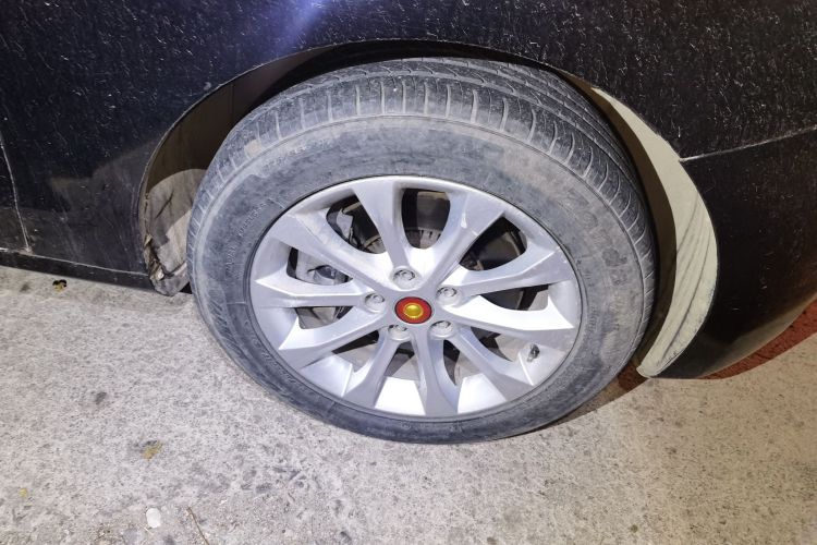 红旗H7 2015款 2.0T 豪华型车身外观10