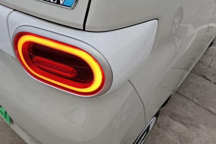 五菱汽车 宏光MINIEV 2024款 第三代 215km 青春版车身外观9