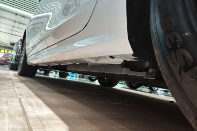 比亚迪 秦PLUS 2024款 荣耀版 DM-i 120KM领先型机舱底盘30