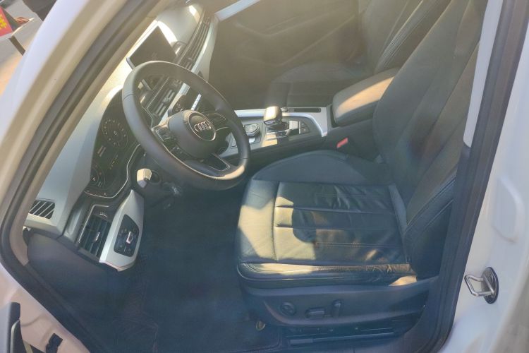 奥迪A4L 2019款 40 TFSI 时尚型 国VI中控内饰19