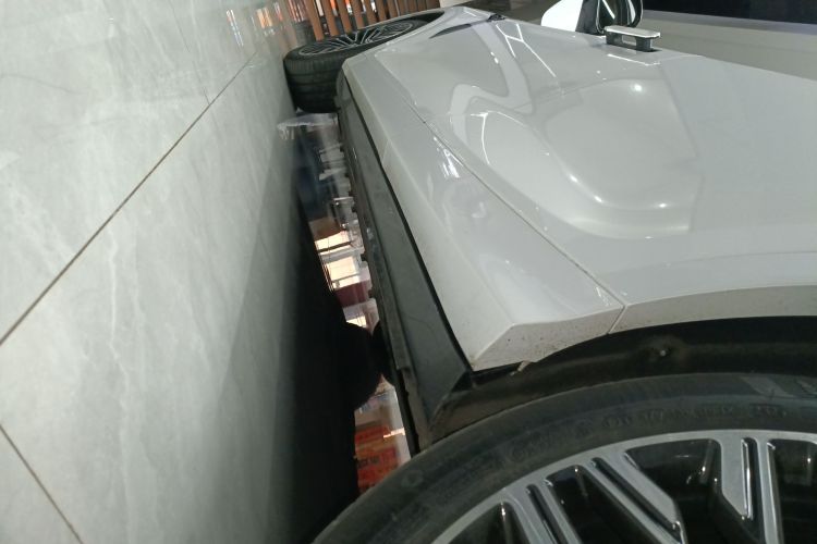 岚图汽车 岚图FREE 2025款 FREE+ 四驱乾崑版局部细节9002