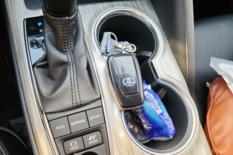 丰田 凯美瑞 2018款 双擎 2.5HG 豪华版中控内饰11