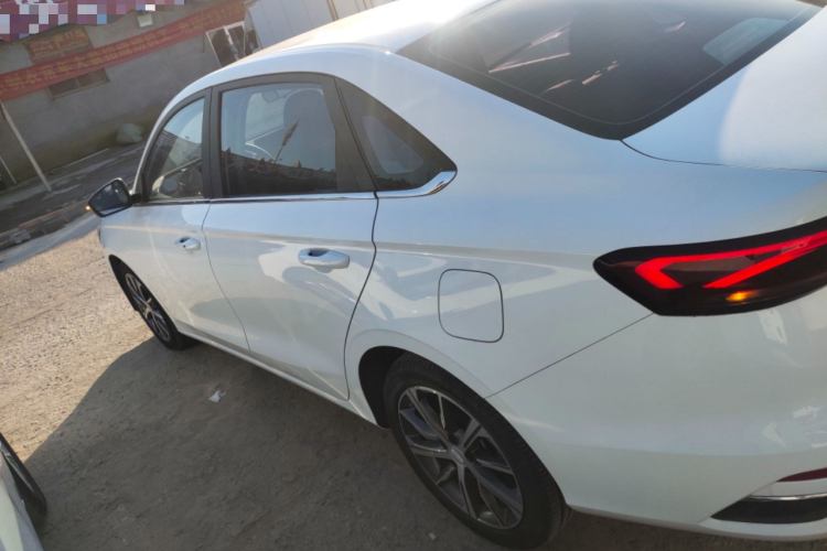 吉利汽车 帝豪 2022款 第4代 1.5L CVT尊贵型车身外观4