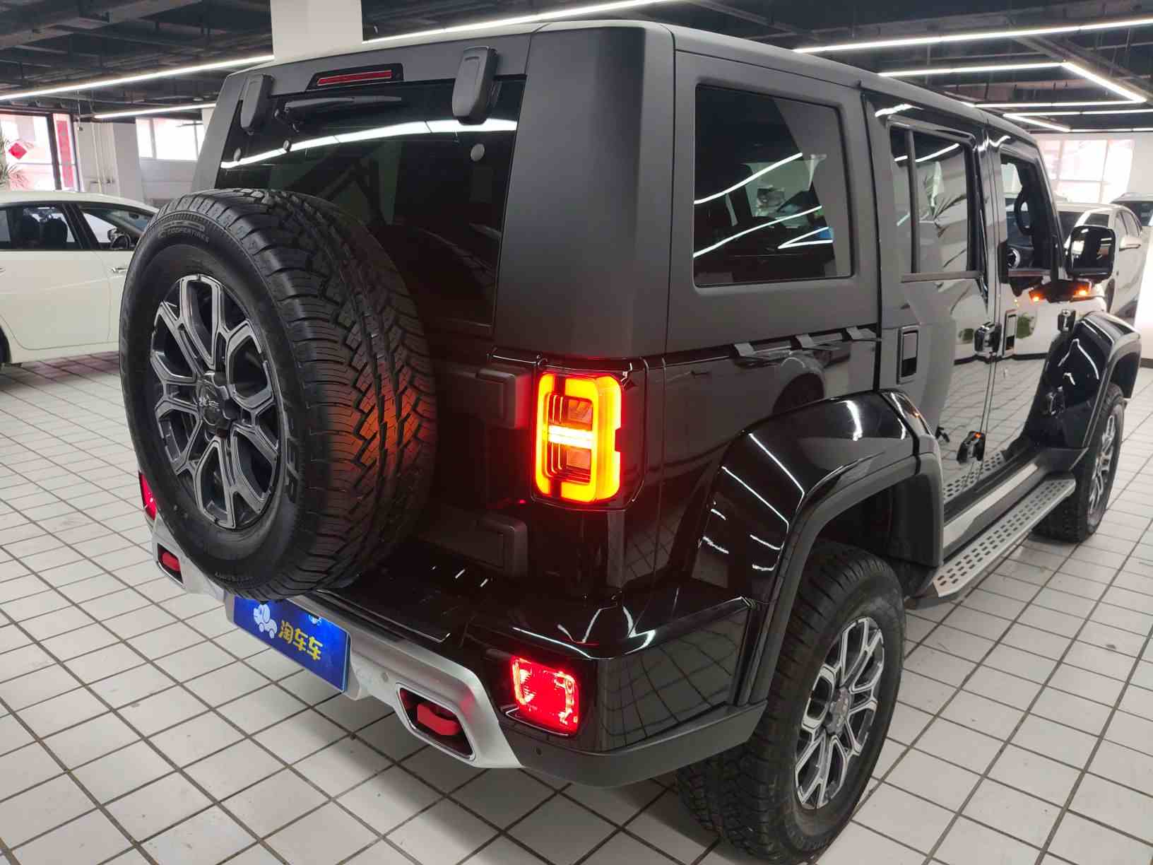 北京越野 北京BJ40 2024款 2.0T 城市猎人荣耀版(4)