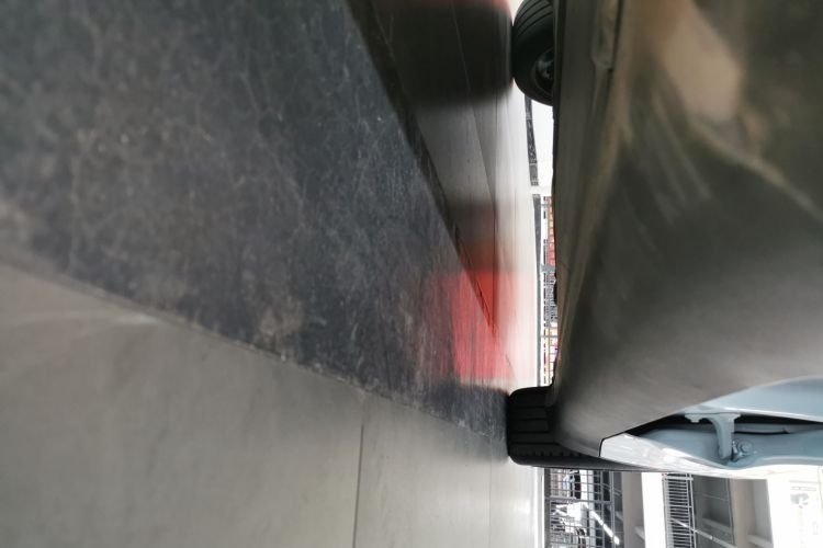 特斯拉 Model Y 2022款 改款 后轮驱动版局部细节9002