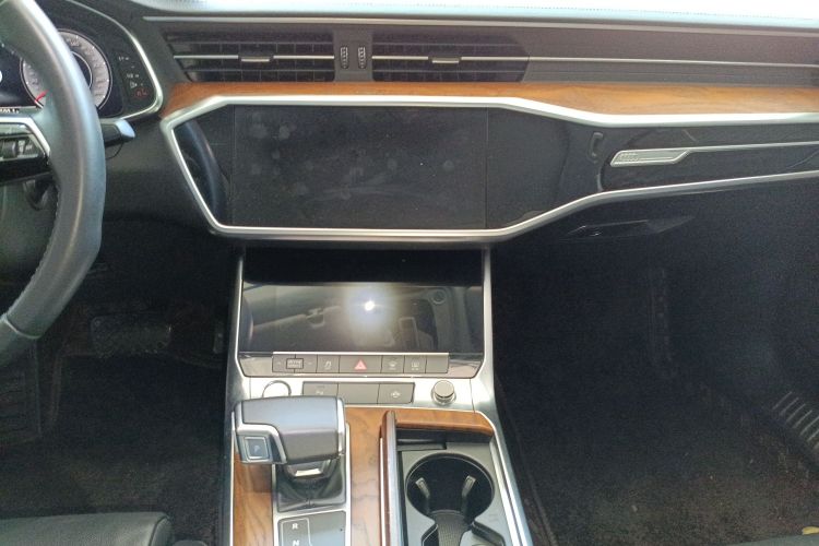 奥迪A6L 2019款 45 TFSI 臻选致雅型中控内饰16