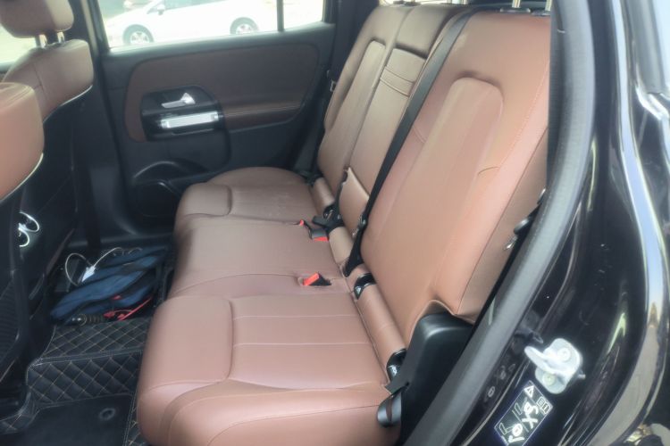 奔驰GLB 2024款 改款 GLB 200 动感型中控内饰21