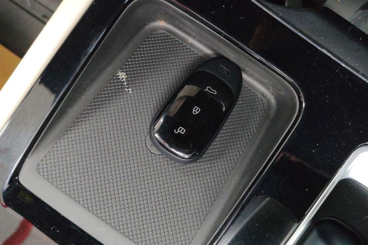 理想汽车 理想ONE 2020款 增程6座版中控内饰11