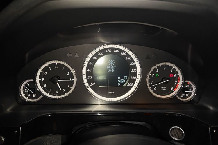 奔驰E级(进口) 2009款 E 300 时尚型中控内饰14