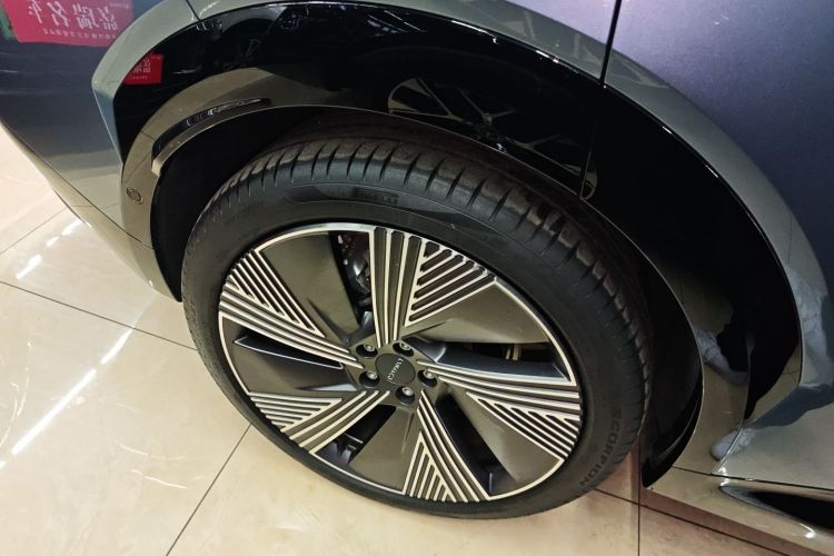 领克08 EM-P 2025款 220km 四驱性能Halo车身外观56