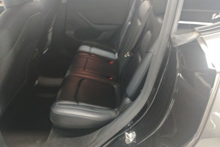 特斯拉 Model Y 2022款 长续航全轮驱动版中控内饰21