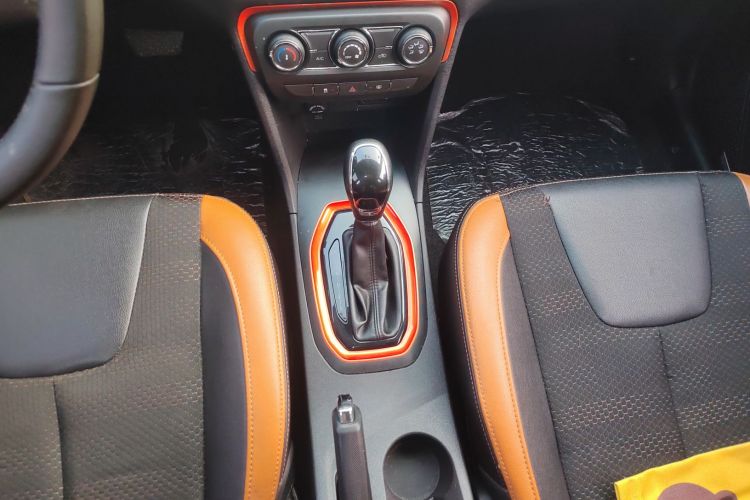 奇瑞 瑞虎3X 2017款 1.5L 自动时尚版中控内饰18