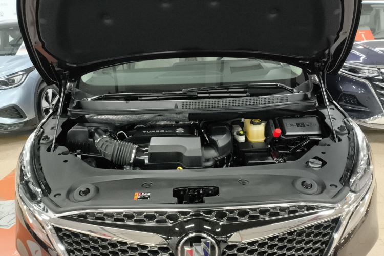 别克GL8 2022款 Avenir艾维亚 六座贤礼版机舱底盘24