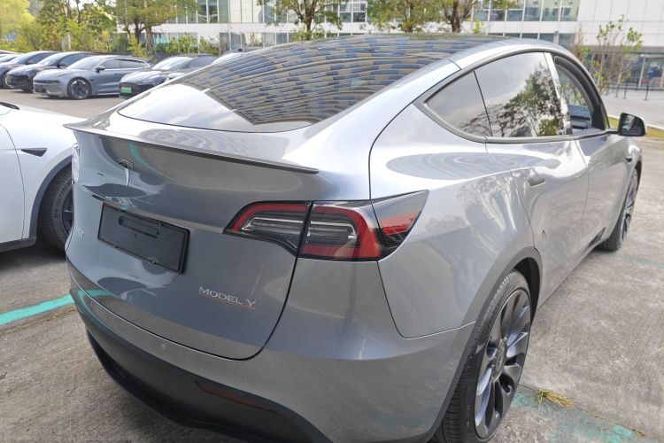 特斯拉 Model Y 2024款 Performance高性能版车身外观7
