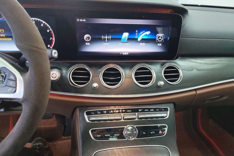 奔驰E级 2018款 E 200 L 运动型 4MATIC中控内饰16