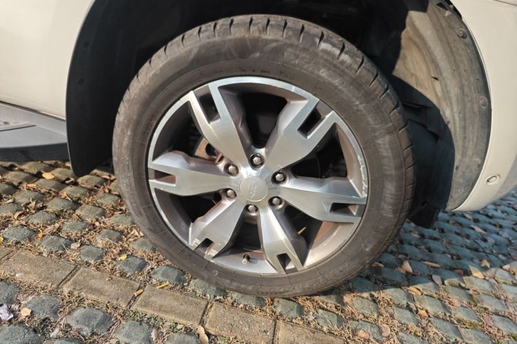 福特 撼路者 2016款 2.0T 汽油自动四驱旗舰版车身外观10