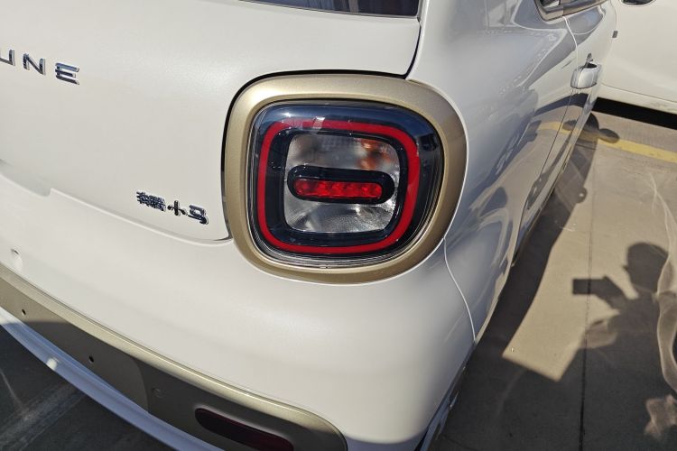 奔腾小马 2026款 222km 炫彩马车身外观9