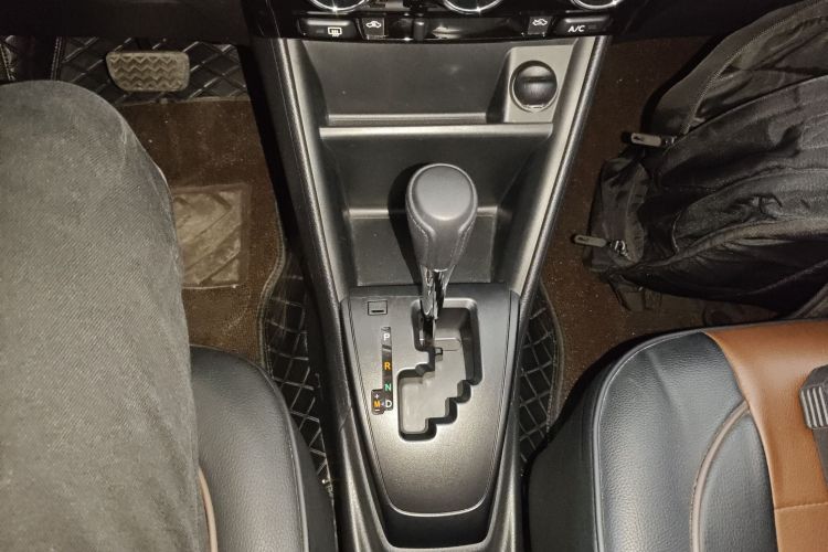 丰田 威驰 2022款 1.5L 20周年纪念版中控内饰18