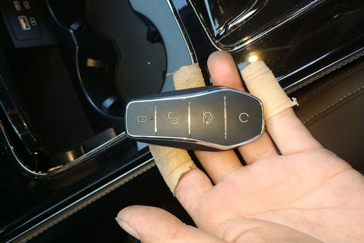 比亚迪 汉 2022款 DM-i 121KM 尊荣型中控内饰11