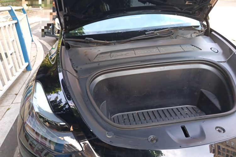 特斯拉 Model Y 2022款 改款 后轮驱动版局部细节9006