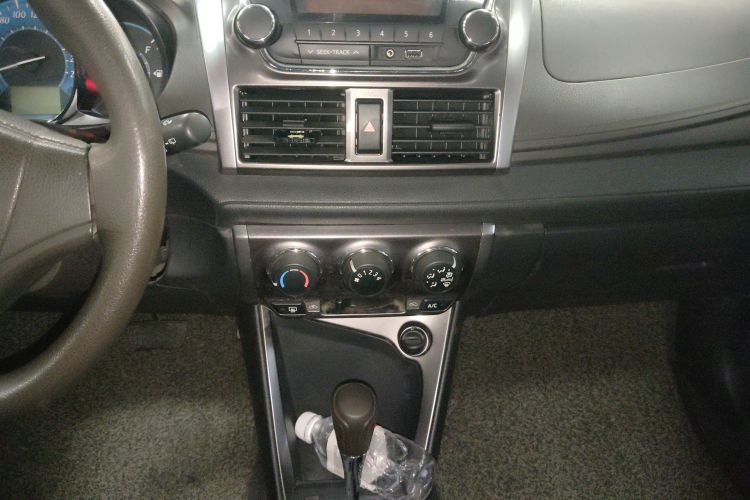 丰田 YARiS L 致炫 2014款 1.3E 自动魅动版中控内饰16