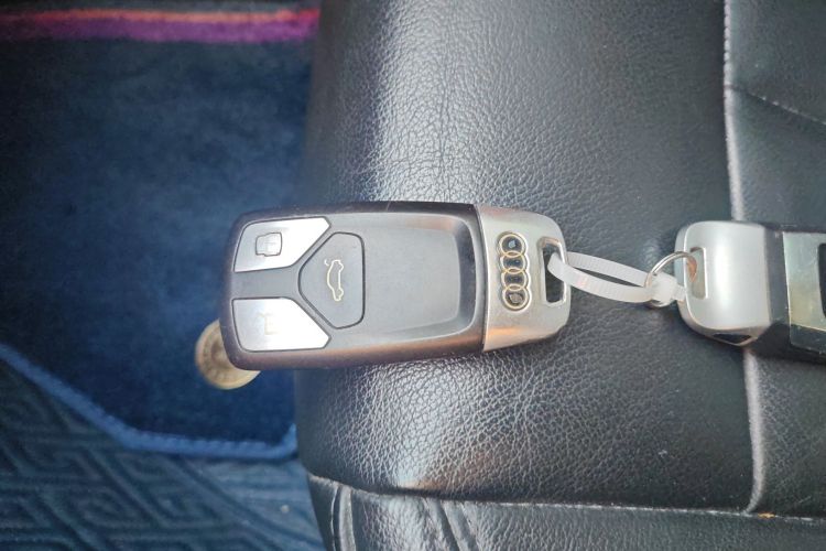 奥迪A4L 2018款 30周年年型 45 TFSI quattro 个性运动版中控内饰11