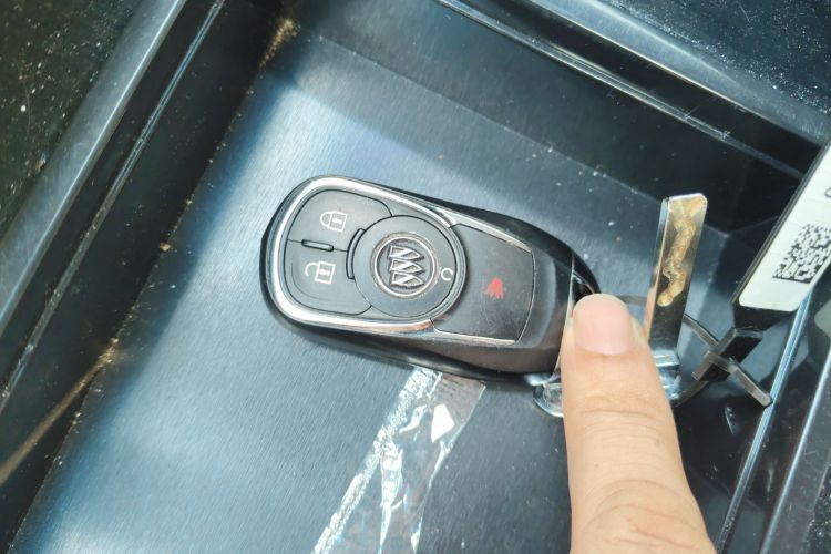 别克GL8 2022款 陆上公务舱 652T 舒适型中控内饰7001