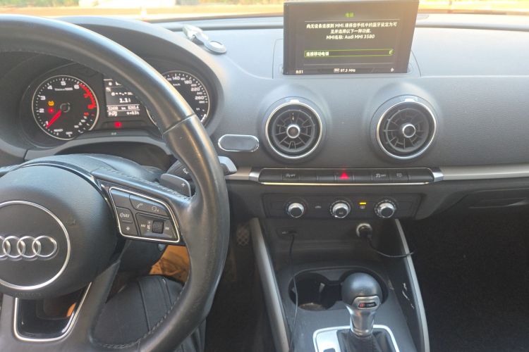奥迪A3 2018款 30周年年型 Limousine 35 TFSI 进取型中控内饰16