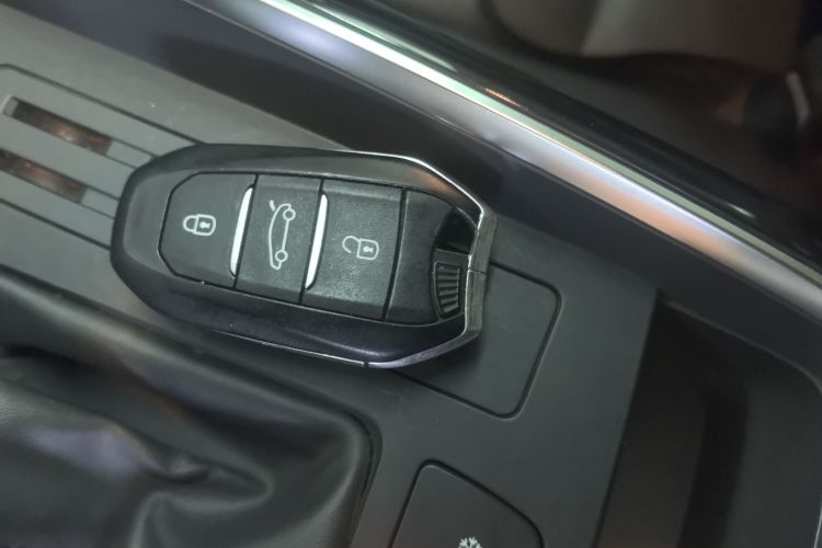 雪铁龙C5 2017款 350THP 自动豪华型中控内饰11