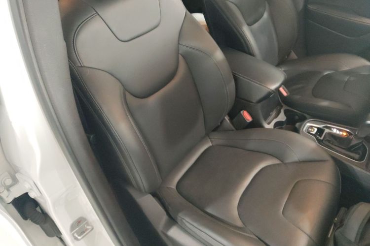 Jeep 自由光 2019款 2.0T 两驱智享版 国V中控内饰41