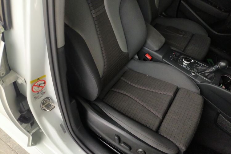 奥迪A3 2018款 30周年年型 Limousine 40 TFSI 运动型局部细节41