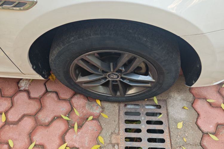 比亚迪 秦Pro 2020款 超越版 1.5TI 自动尊贵型车身外观6007