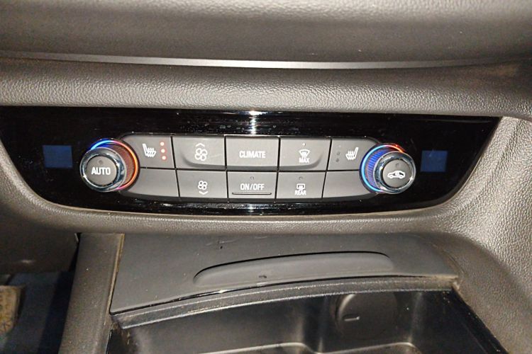 别克 君威 2024款 25T 超享版中控内饰16