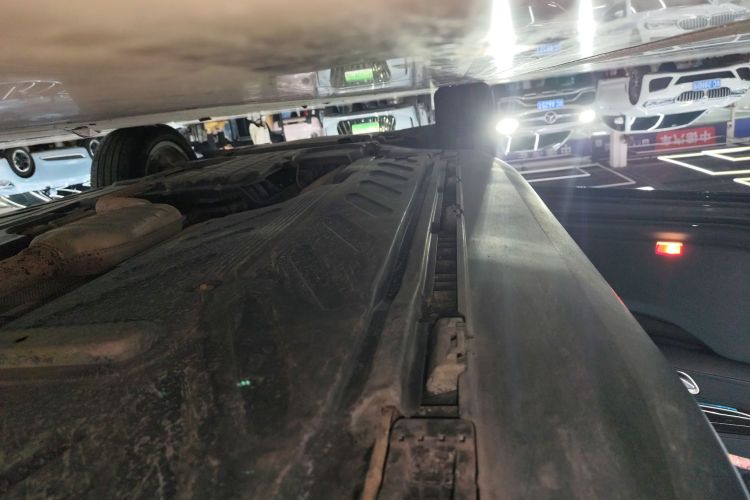 奔驰GLC 2019款 改款 GLC 260 L 4MATIC 豪华型局部细节9002