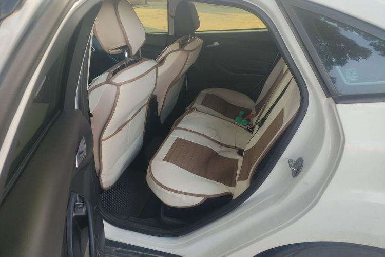 福特 福克斯 2017款 三厢 1.6L 手动风尚型智行版中控内饰21