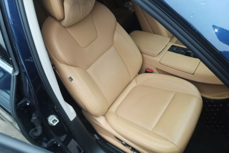 鸿蒙智行 问界M5 2022款 增程后驱标准版局部细节41