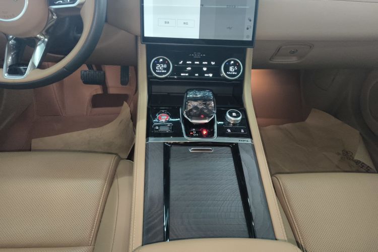 捷豹XFL 2024款 2.0T P250 两驱尊享豪华版中控内饰18