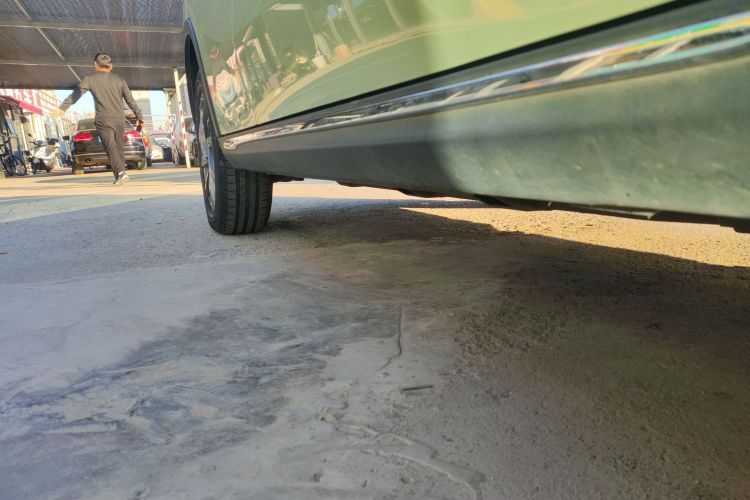 哪吒汽车 哪吒V 2022款 潮 300 Lite 三元锂局部细节9001