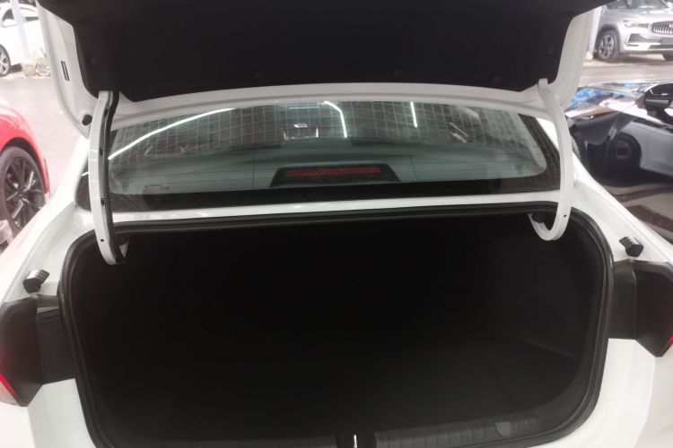 吉利汽车 帝豪 2025款 第4代 1.5L CVT尊贵型机舱底盘23