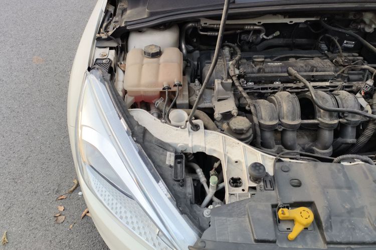 福特 福克斯 2018款 两厢经典 1.6L 自动舒适型智行版局部细节9006