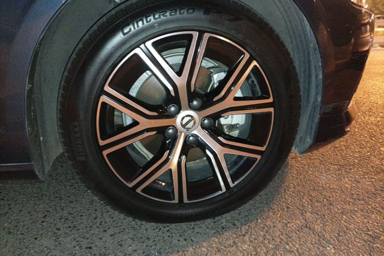 沃尔沃S60 2024款 B4 智逸豪华版车身外观10