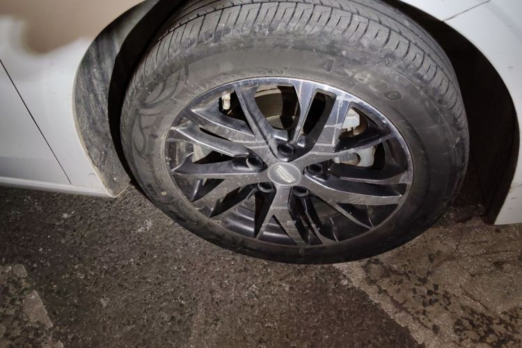 吉利汽车 帝豪 2023款 第4代冠军版 1.5L CVT豪华型车身外观10