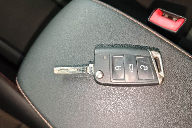 大众 高尔夫·嘉旅 2018款 230TSI 自动进取型中控内饰7001