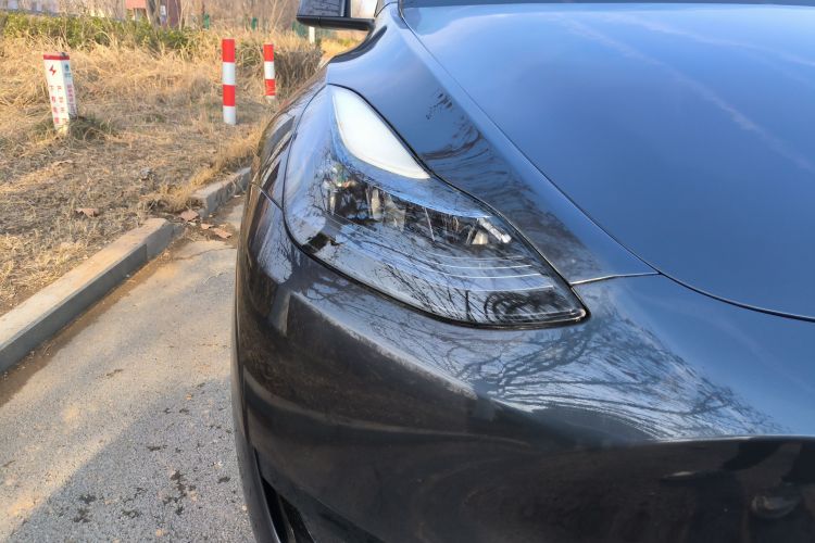 特斯拉 Model Y 2024款 后轮驱动版车身外观8