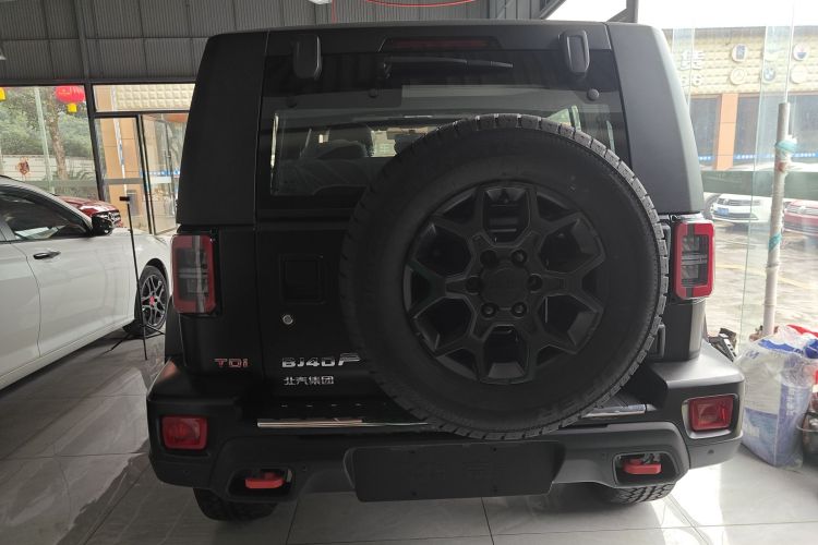 北京越野 北京BJ40 2024款 2.0D 刀锋英雄荣耀版车身外观6