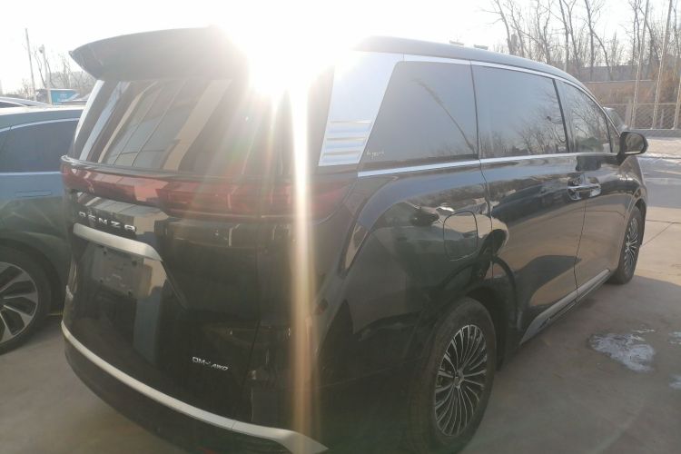 腾势D9 2022款 DM-i 970 四驱旗舰型车身外观7