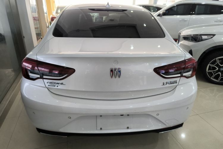 别克 君威 2024款 25T 超享版车身外观6