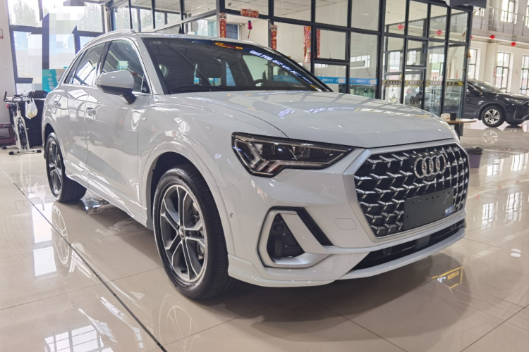 奥迪Q3 2024款 40 TFSI 时尚动感型车身外观3