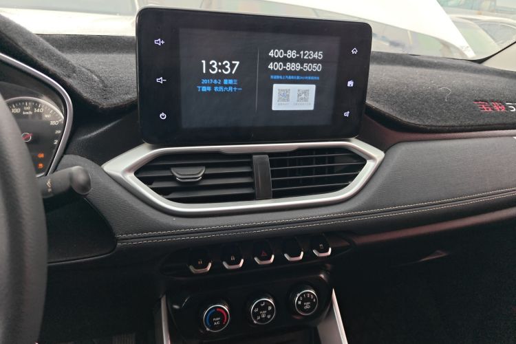 宝骏530 2018款 1.5T 手动精英型 国V中控内饰16