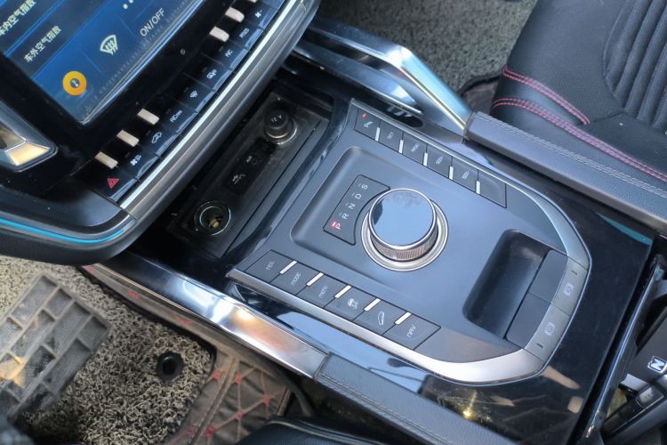 众泰T700 2017款 1.8T 双离合尊享型中控内饰18